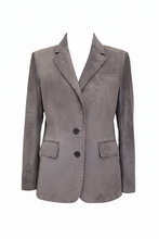 Cargar imagen en el visor de la galería, Blazer ante gris costura silla sin maniquí fondo blanco

