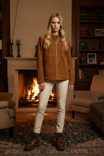 Cargar imagen en el visor de la galería, Cazadora ante camel modelo rusa botas monte chimenea
