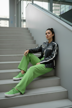 Cargar imagen en el visor de la galería, Cazadora racing outfit verde manzana
