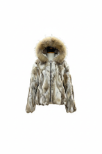 Cargar imagen en el visor de la galería, Chaqueta pelo multicolor con pompones fondo blanco sin maniquí
