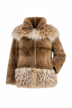 Cargar imagen en el visor de la galería, Chaqueta visón lince fondo blanco sin modelo
