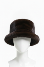 Cargar imagen en el visor de la galería, Gorro visón Standard en busto blanco
