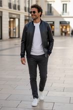 Cargar imagen en el visor de la galería, Modelo bomber negra nappa plaza europea
